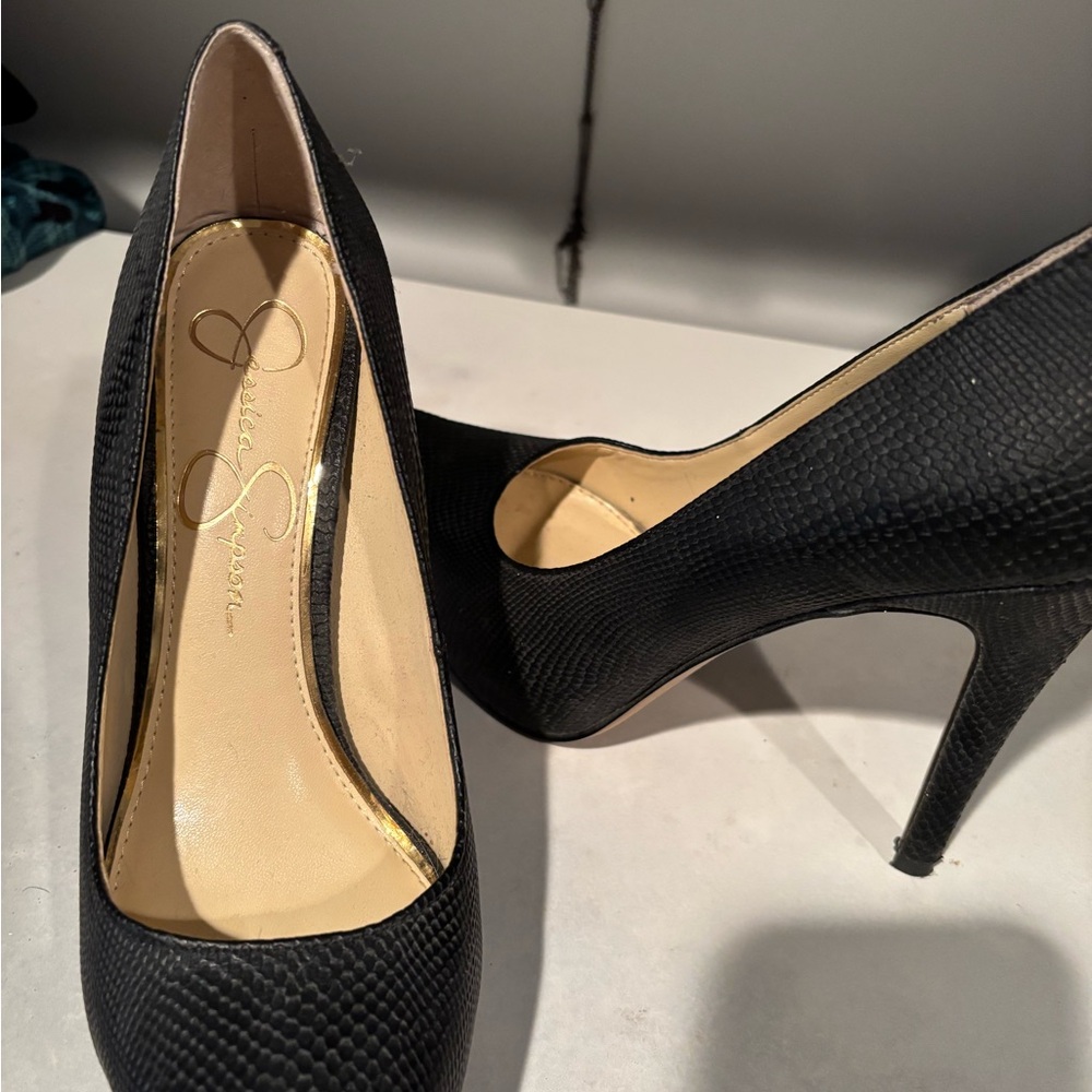 Jessica Simpson Black Textured Heels - Picture 3 of 3